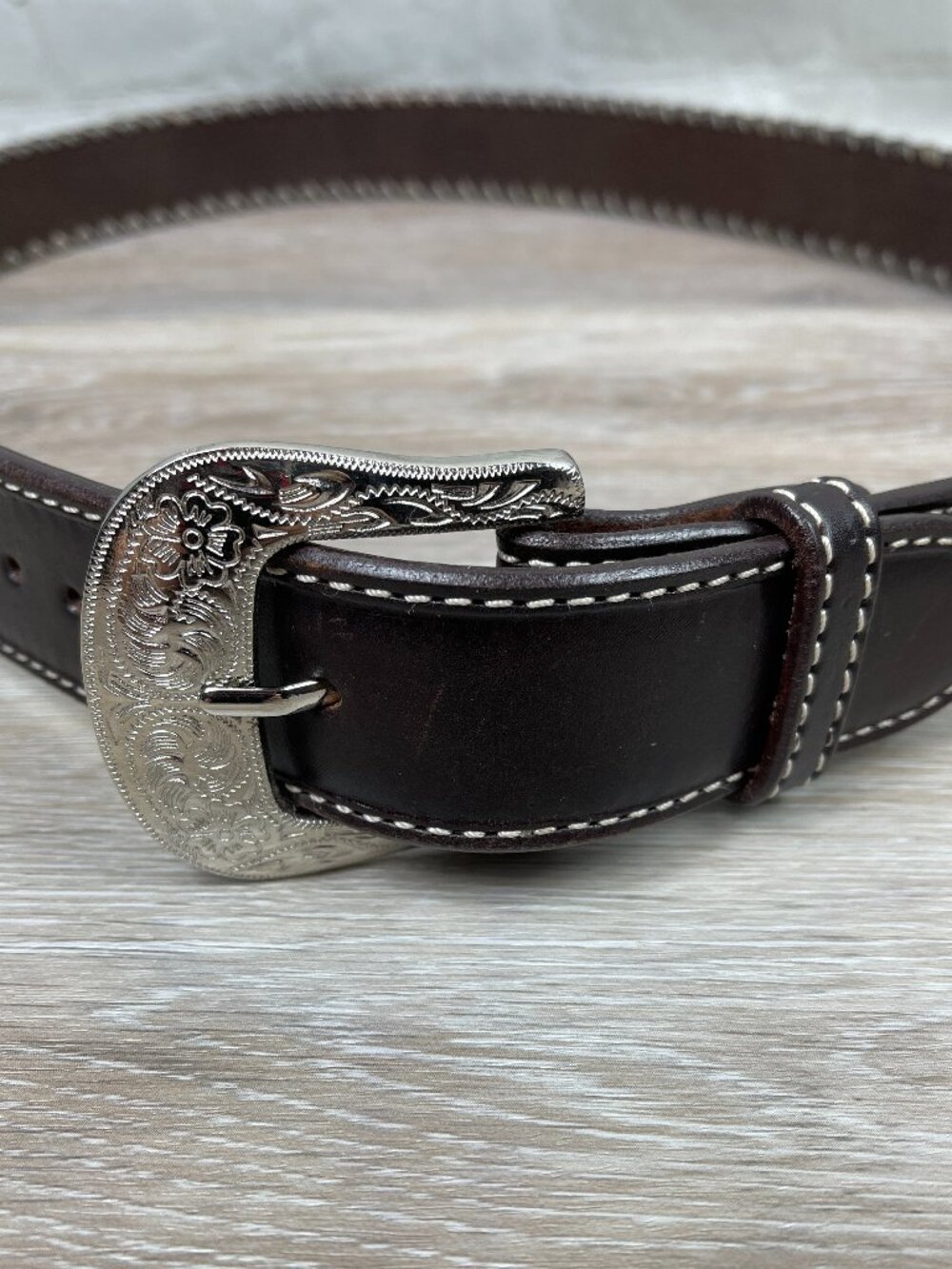 NWOT CIRCLE Y OF YOAKUM GENUINE HAND TOOLED LEATHER BELT SIZE 44